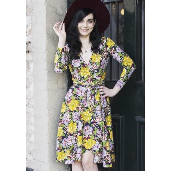 Retro Wrap Dress- Victory Floral - Picture 14 of 16